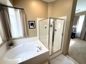 Hair dryer, towels, soap, toilet paper - Private Pool & Spa, Mountain View Villa on the Golf Course 2-bedroom (Cathedral City)