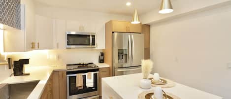 Mikrowelle, Ofen, Herdplatte, Geschirrspüler