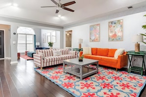 Living area - Cozy Nest 5 Bedroom, Hot Tub & Near Fort Benning (Columbus)