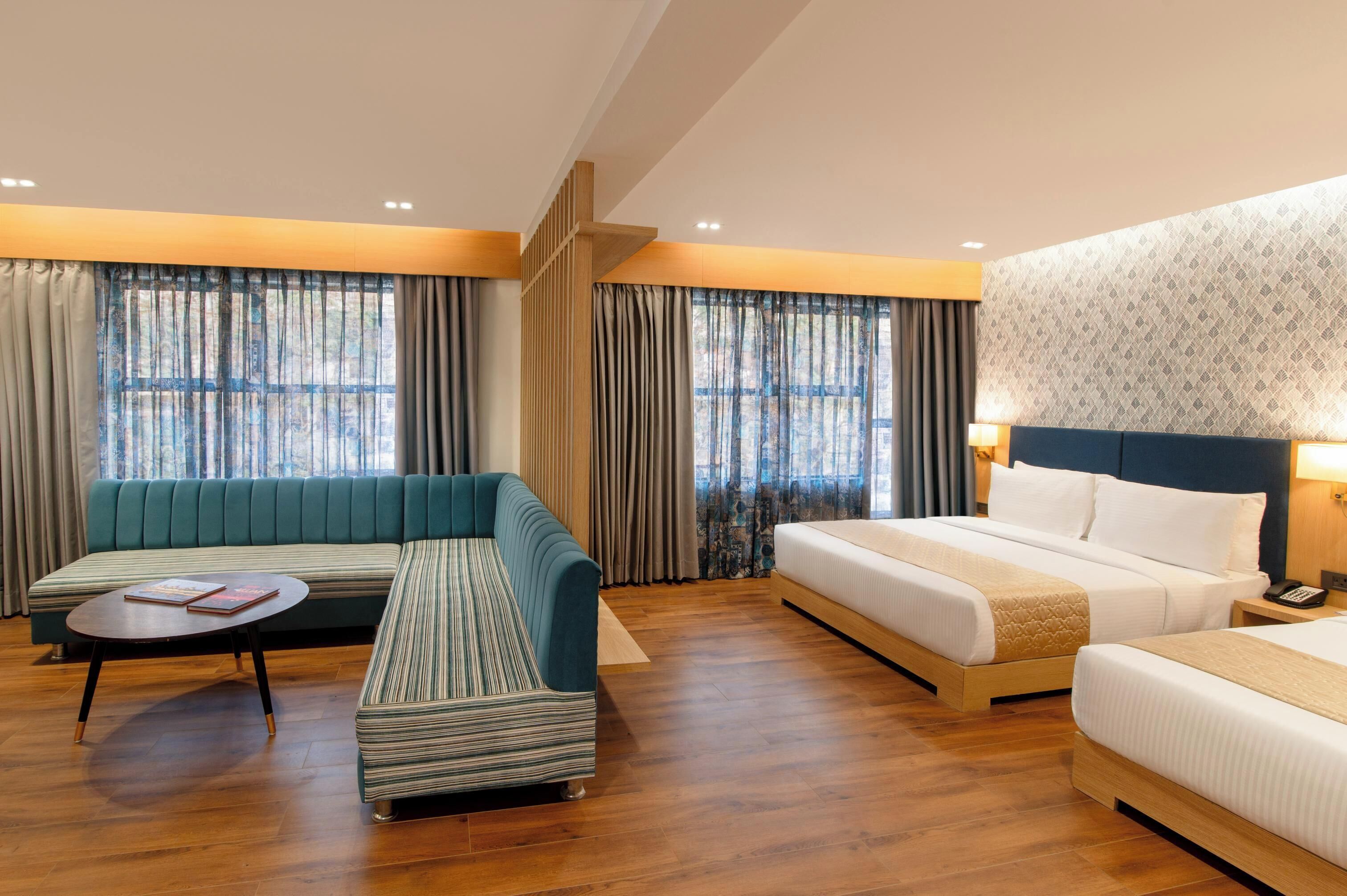 Family Room | Desk, free WiFi