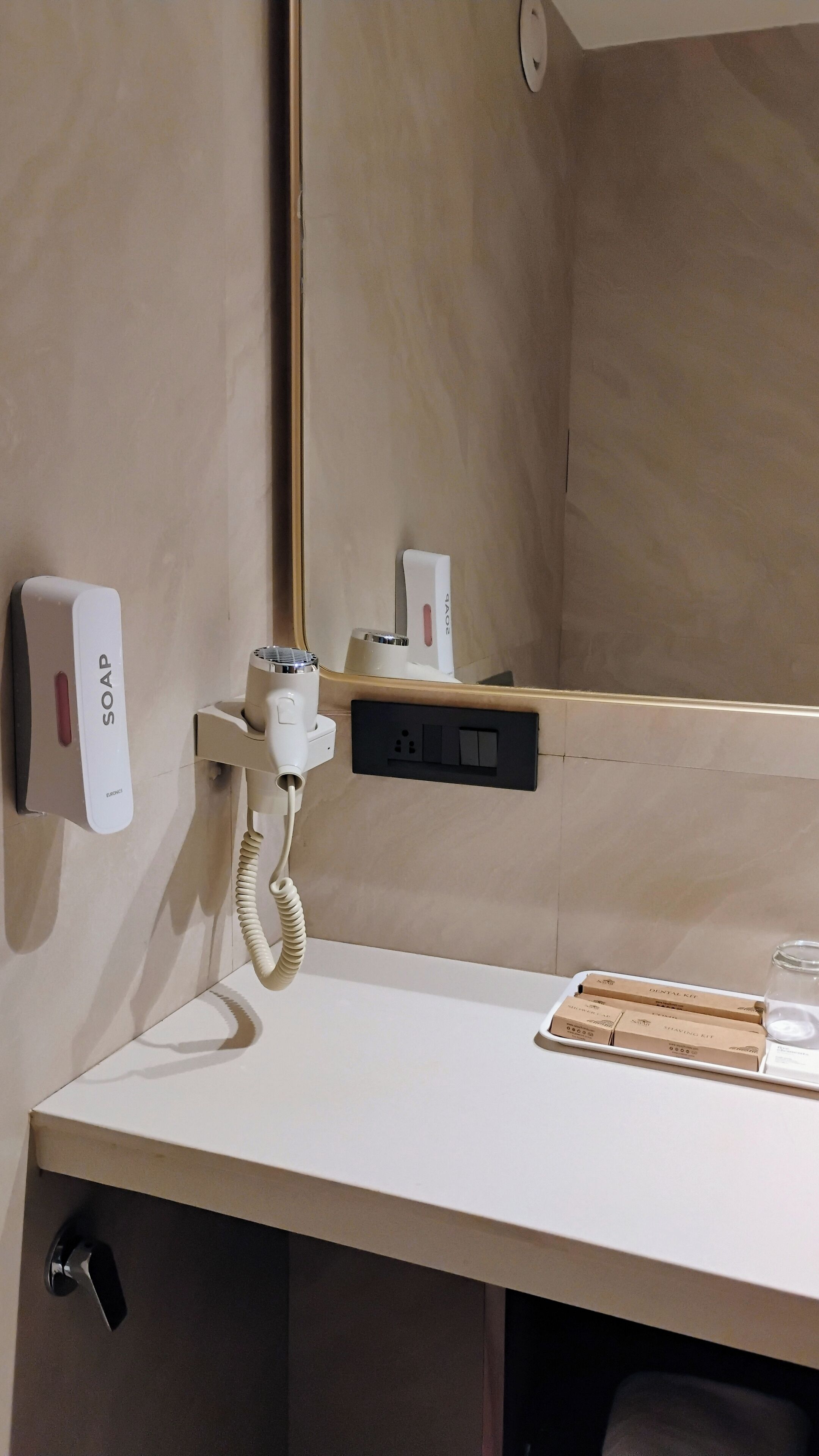 Dusj, toalettartikler (inkludert) og håndklær