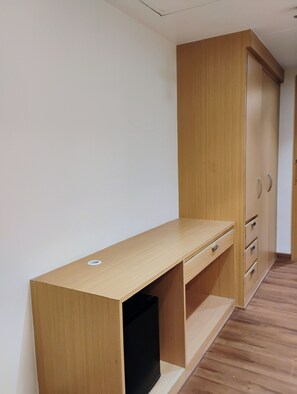 Schreibtisch, kostenloses WLAN