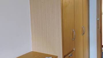 Skrivebord og wi-fi (inkludert)