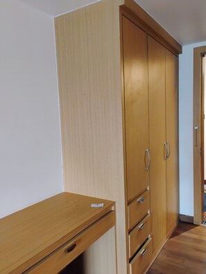 Skrivebord og wi-fi (inkludert)