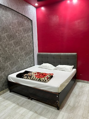 Basic Double Room | Free WiFi - Neelkanth Residency  (Varanasi)