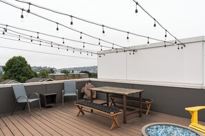 Outdoor dining - Awesome Location, Thoughtfully Designed (Seattle)