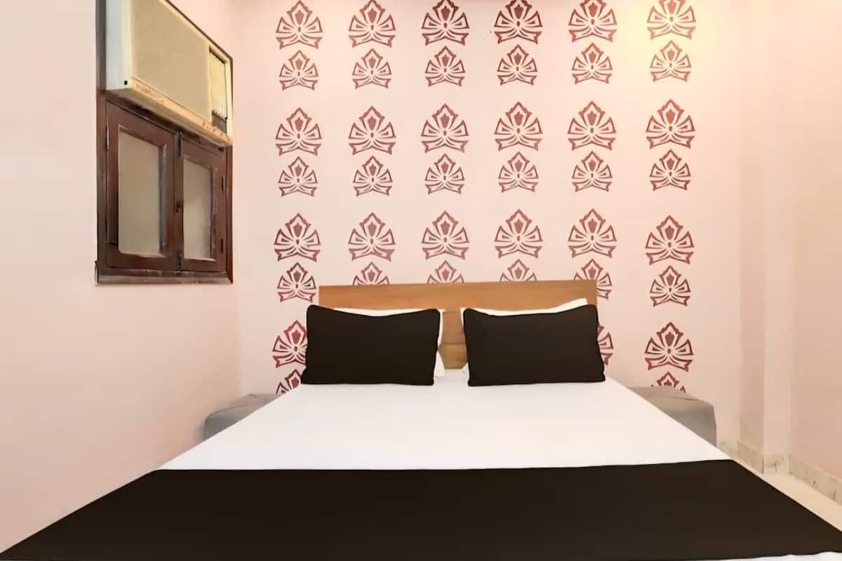 Deluxe Room | Rollaway beds, free WiFi, bed sheets