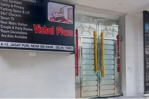Property entrance - Vishal Plaza (New Delhi)