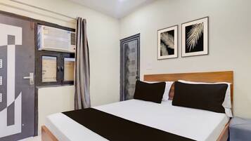 Habitación Deluxe | Camas supletorias, wifi gratis, ropa de cama