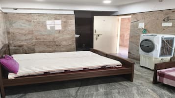 Basic Quadruple Room | Room amenity