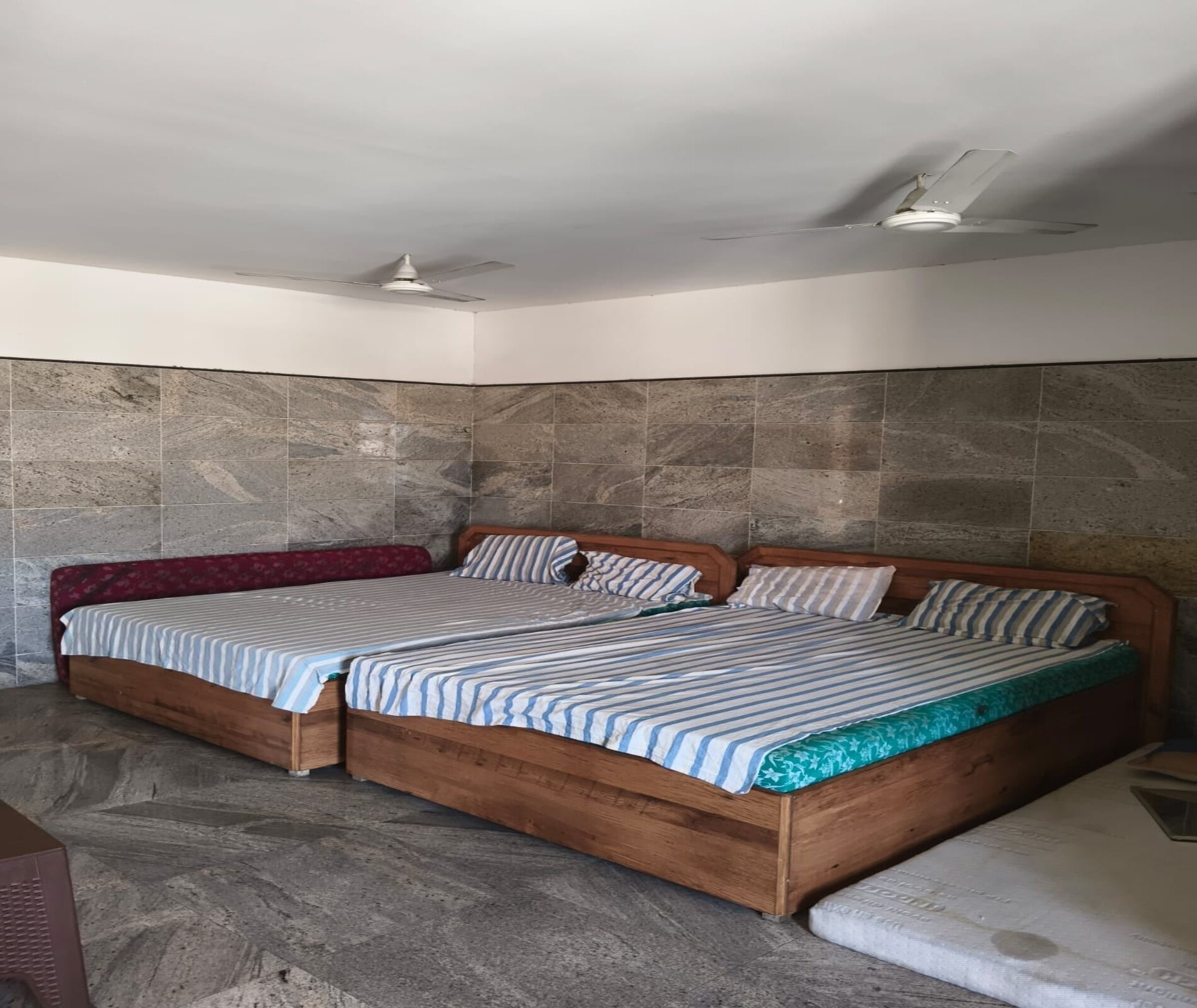 Habitación cuádruple básica | Wifi gratis 