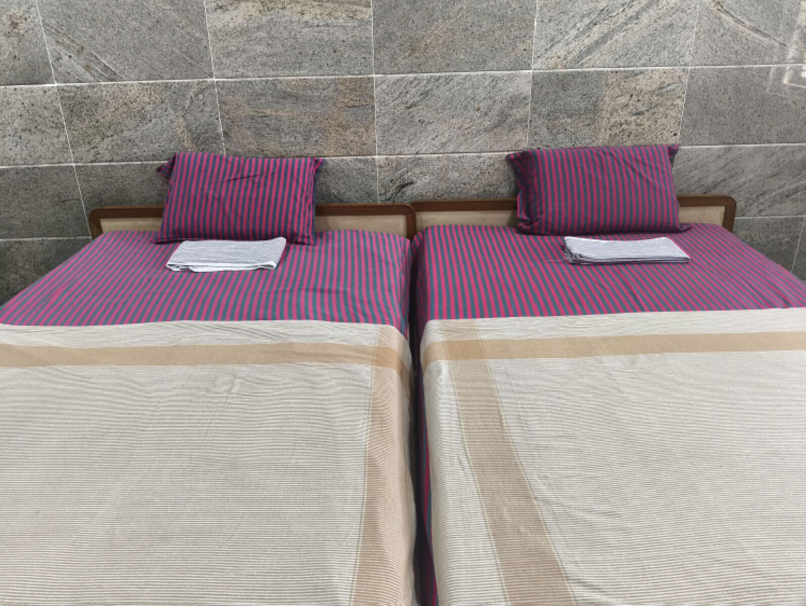 Habitación triple básica | Wifi gratis 