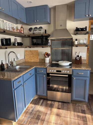 Evergreen Mountain Retreat w Hot Tub and Views Near Downtown