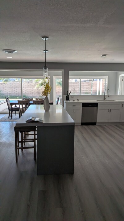 The Desert Oasis in Palm Desert; House with 3 bedrooms, 2 bathrooms, with a pool