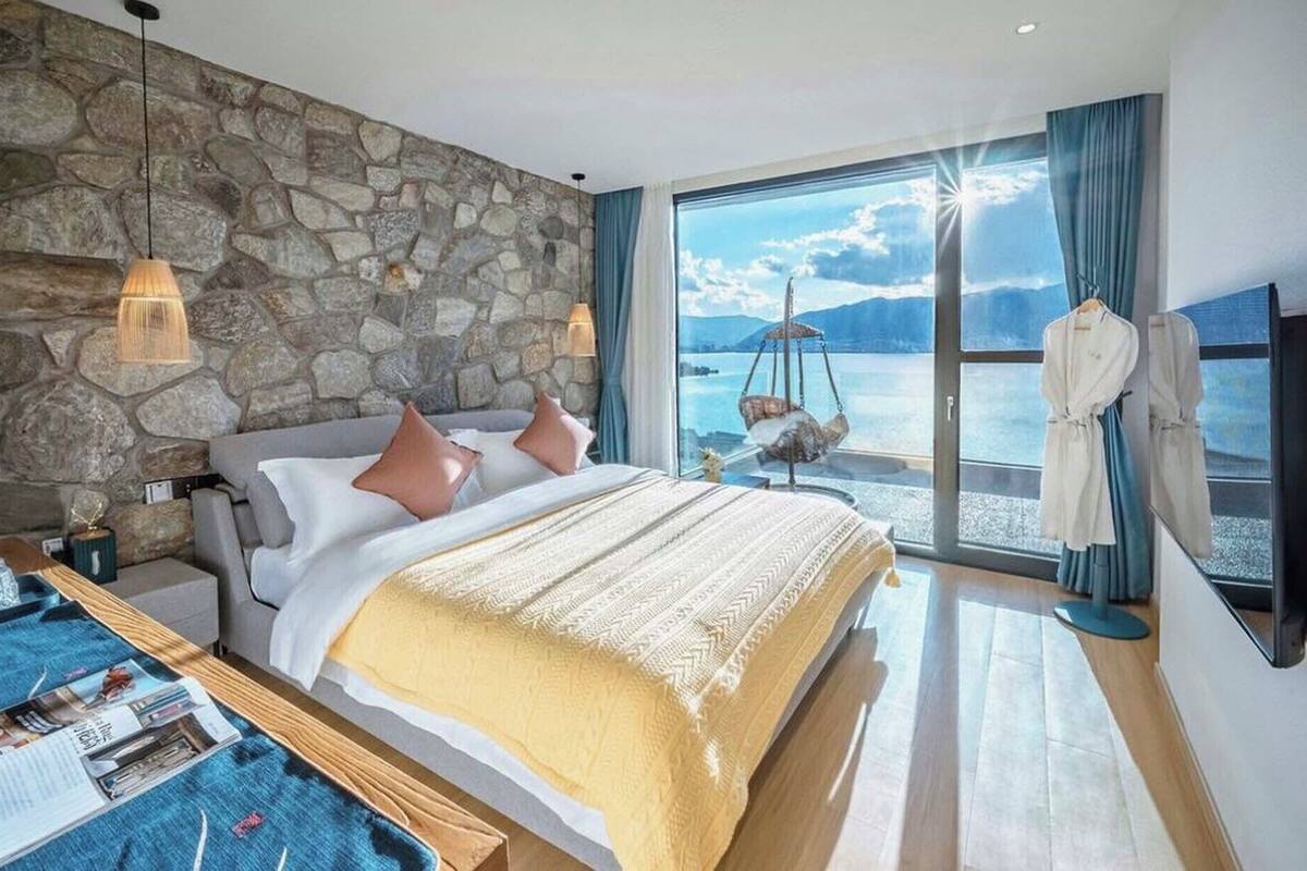 Wifi gratis, decoración personalizada y muebles diferentes 