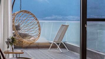 Basic-Doppelzimmer, Balkon, Meerblick | Terrasse/Patio