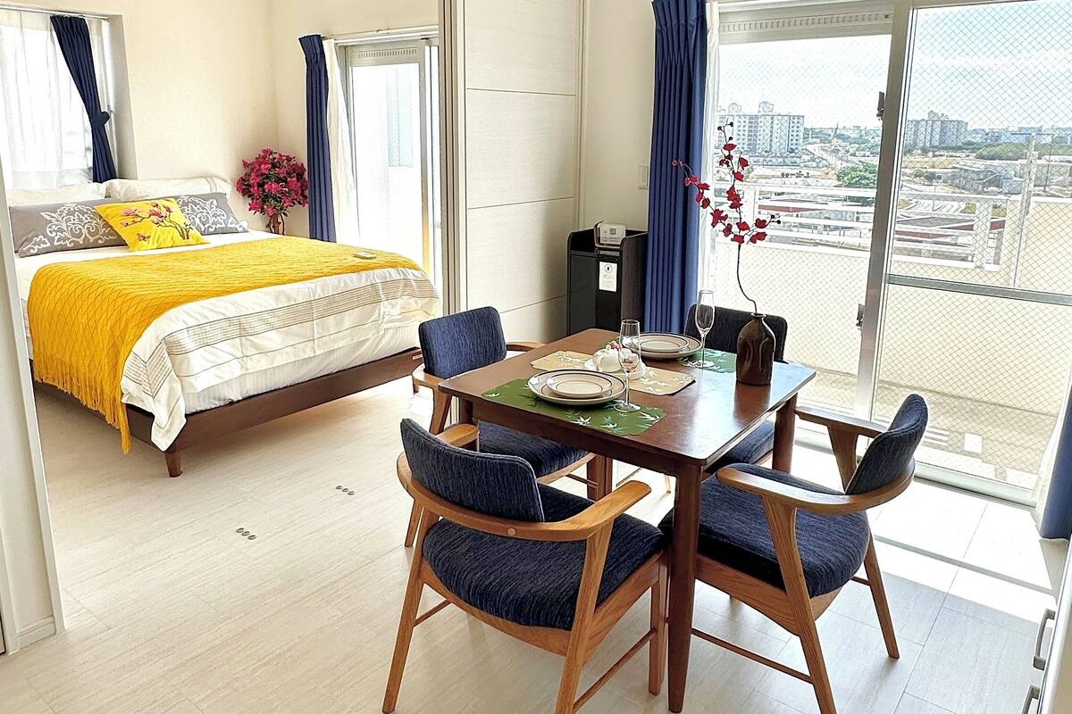 Okinawa BlueBay/Ocean-View 2BR for 6 Guests/20 mins from Naha Airport | Living area