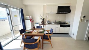 Okinawa BlueBay/Ocean-View 2BR for 6 Guests/20 mins from Naha Airport | Private kitchen - Vent Du Vent (Urasoe)