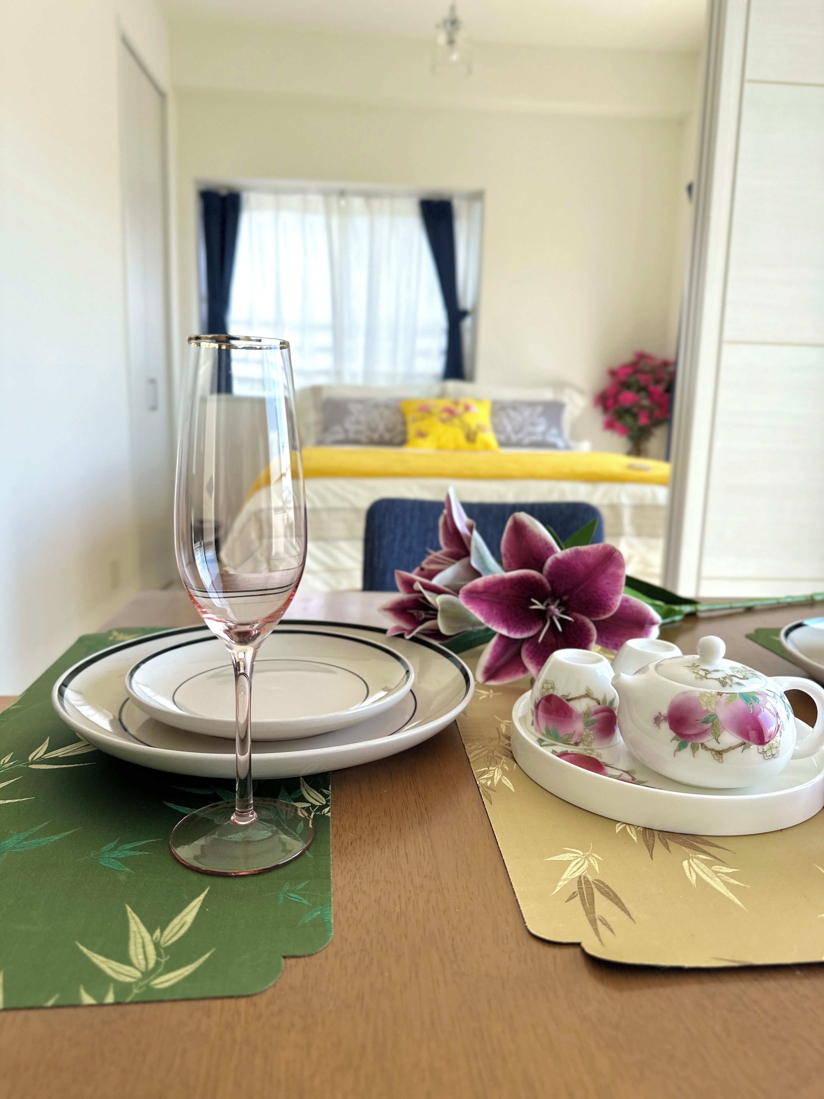 Okinawa BlueBay/Ocean-View 2BR for 6 Guests/20 mins from Naha Airport | Living area | 50-inch LED TV with cable channels, Netflix, Hulu