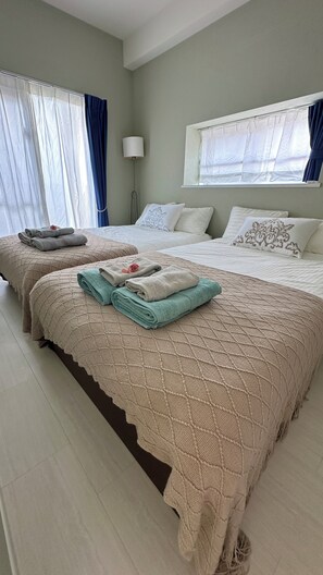 Departamento senior, vista al océano | Espacio para trabajar con laptop, cortinas blackout y insonorización 
