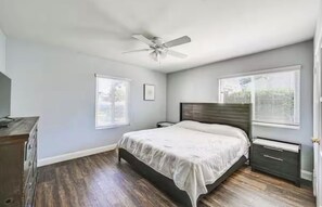 3 bedrooms, iron/ironing board, WiFi, bed sheets