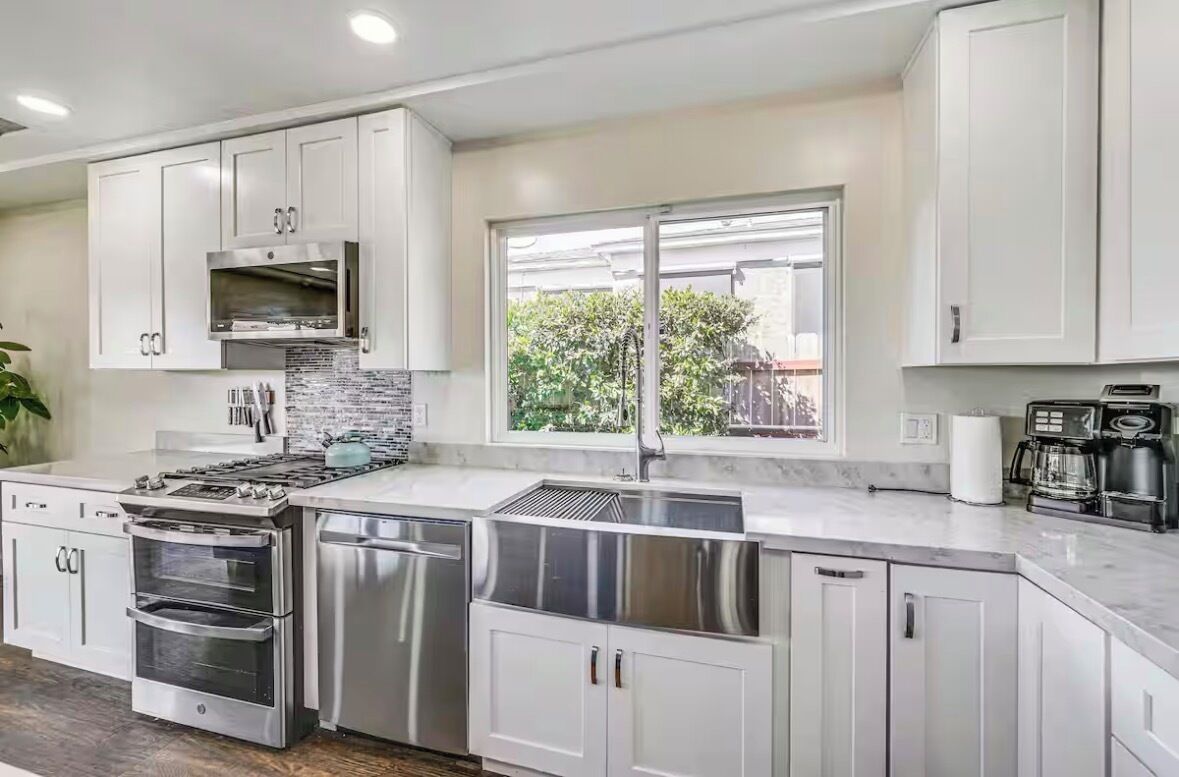 Mikrowelle, Ofen, Herdplatte, Geschirrspüler