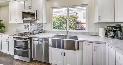 Pet Friendly Sunset Escape - Yard + Deck - Near San Diego