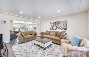 Smart TV - Pet-Friendly Home • Yard + Deck • Minutes to DT SD (Lemon Grove)
