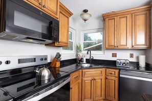Private kitchen - Epic Group Getaway - Pool, Game Room & Attractions (San Antonio)