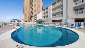 2 udendørs pools
