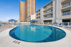 2 piscinas al aire libre
