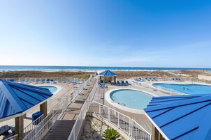 2 piscinas al aire libre