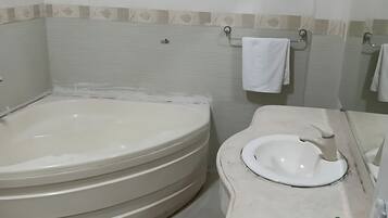 Executive Room | Bathroom