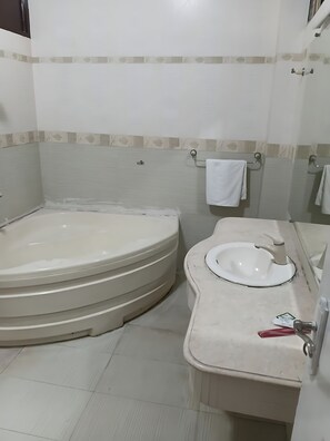Executive Room | Bathroom - Sapphire Lodge (Islamabad)