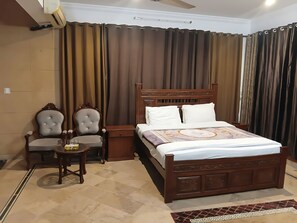 Standard Room | Free WiFi, bed sheets - Sapphire Lodge (Islamabad)