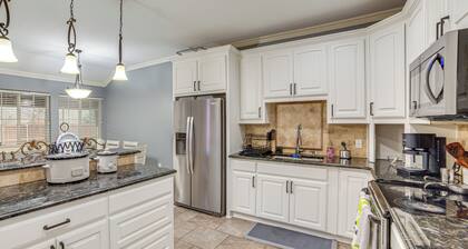 Dallas Area Home w/ Hot Tub, Families Welcome!