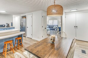 Dining - Walk to Beach! Dog-Friendly Home in Murrells Inlet (Murrells Inlet)