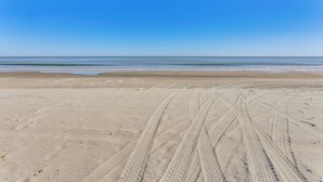 Beach - Walk to Beach! Dog-Friendly Home in Murrells Inlet (Murrells Inlet)