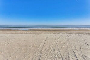 Beach - Walk to Beach! Dog-Friendly Home in Murrells Inlet (Murrells Inlet)