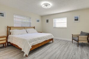 3 bedrooms, desk, iron/ironing board, Internet - Walk to Shops & Eats, 3 Mi to Beach! Hollywood Gem (Hollywood)