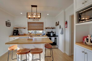 Fridge, microwave, stovetop, dishwasher - Waterfront Oasis Across From Treasure Island Beach (Treasure Island)