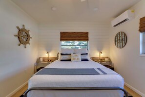 2 bedrooms, desk, iron/ironing board, travel cot - Waterfront Oasis Across From Treasure Island Beach (Treasure Island)