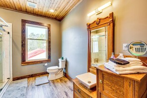 Hair dryer, towels - Historic Farmhouse w/ Modern Amenities & Hot Tub (Seneca)
