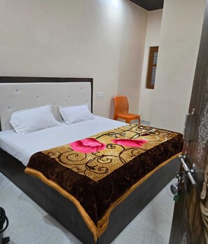 Habitación doble | Escritorio, espacio para trabajar con un portátil, wifi gratis