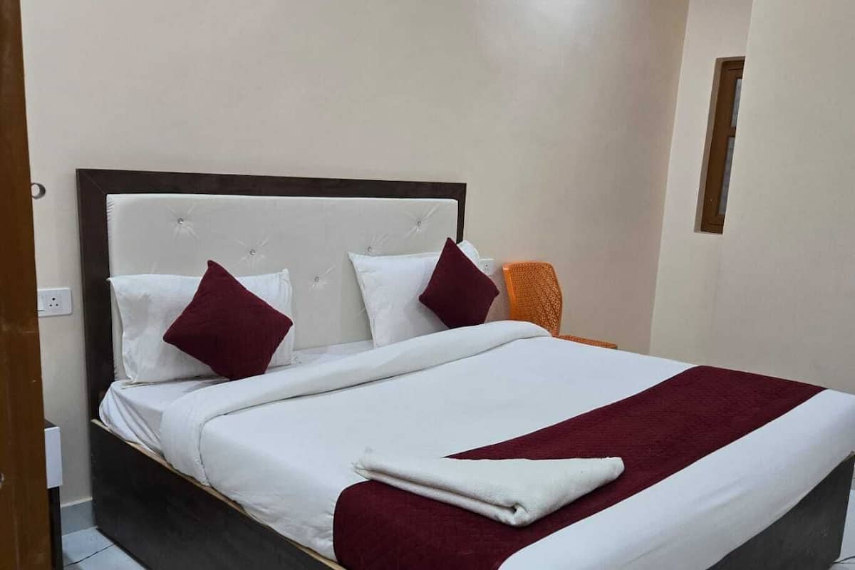 Escritorio, espacio para trabajar con laptop y wifi gratis