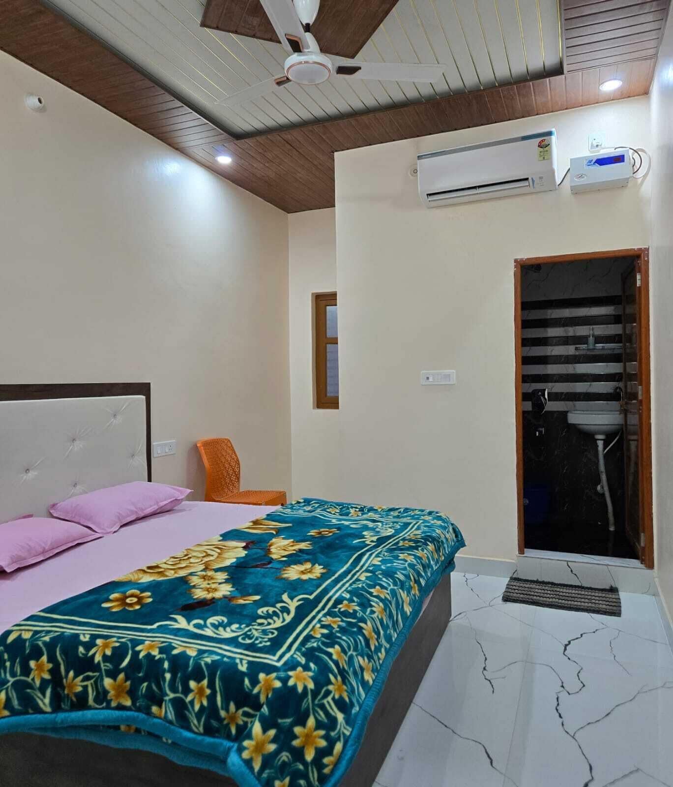 Tweepersoonskamer | Een bureau, een laptopwerkplek, gratis wifi