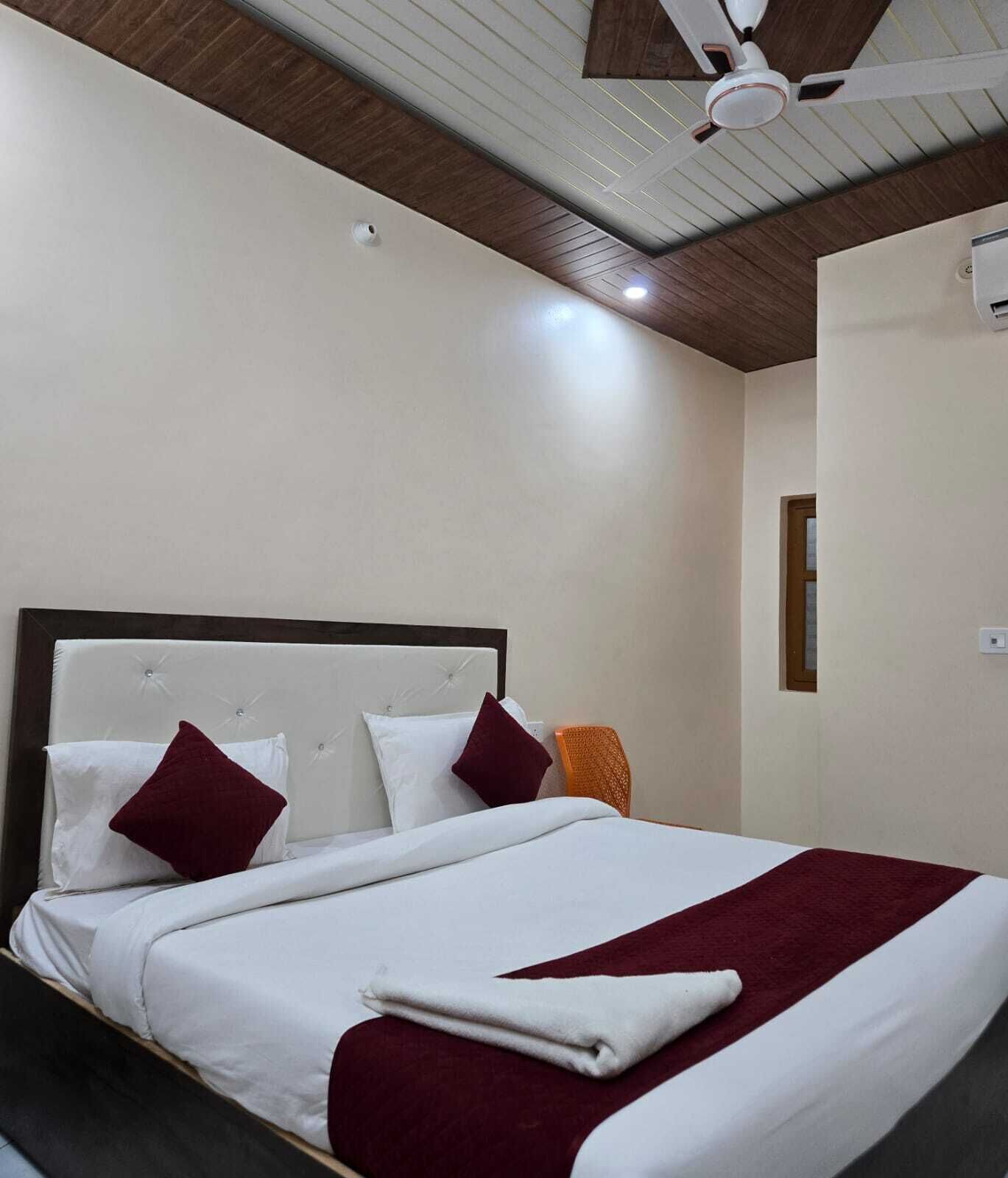 Double Room | Desk, laptop workspace, free WiFi