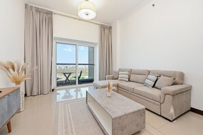 Living area - Cozy 1-bedroom apartment with AC in wonderful Dubai (Dubai)