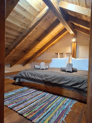 Room - Brilliant 1-bedroom apartment with AC in charming Manikia (Manikia)