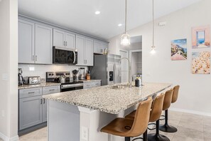 Private kitchen - Waterfront Getaway - Fish from Backyard Canal (Cape Coral)